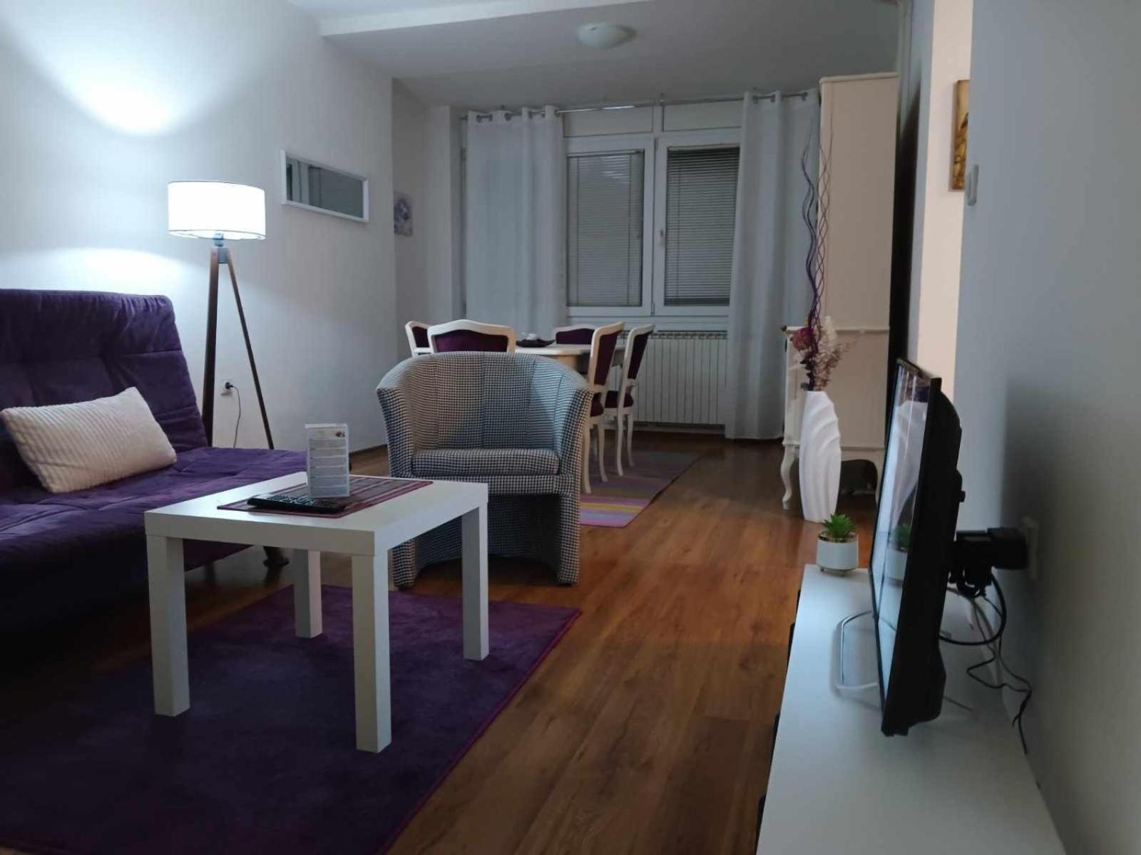 Lovely Square Apartment Purple Velvet Скоп'є Екстер'єр фото
