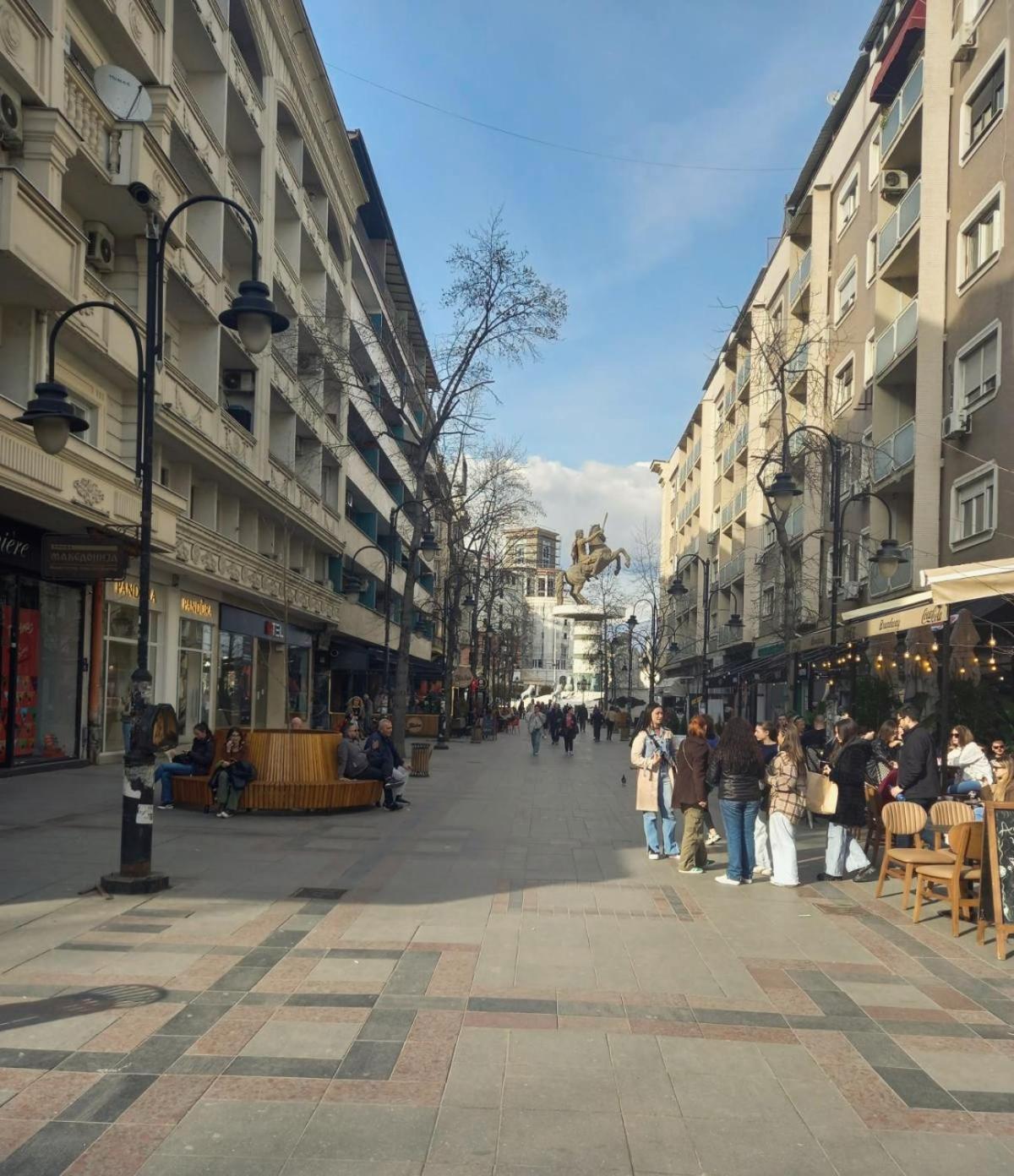 Lovely Square Apartment Purple Velvet Скоп'є Екстер'єр фото
