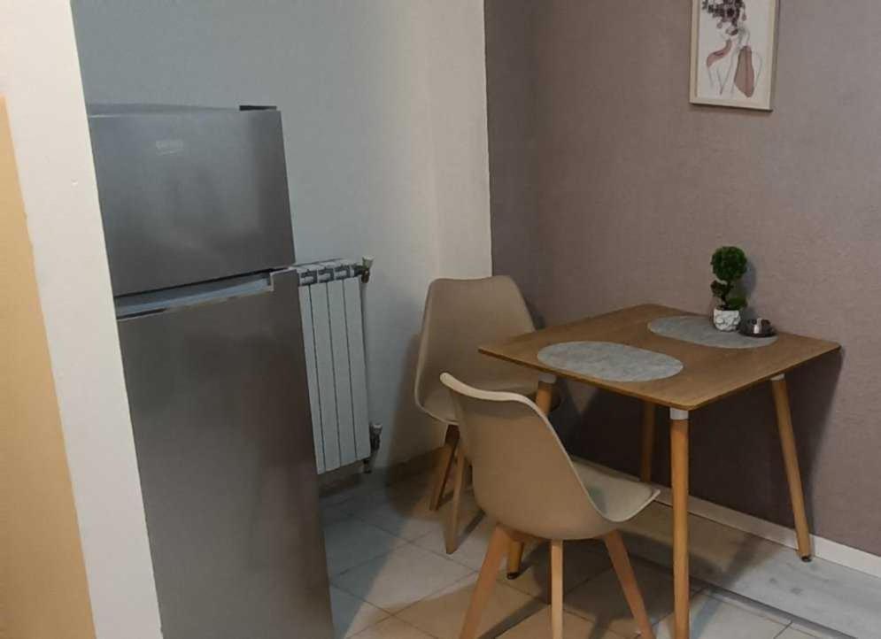 Lovely Square Apartment Purple Velvet Скоп'є Екстер'єр фото