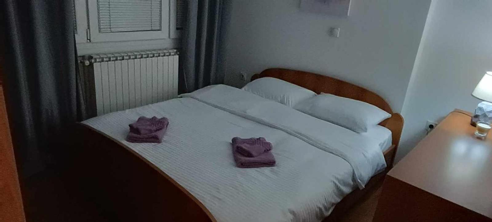 Lovely Square Apartment Purple Velvet Скоп'є Екстер'єр фото