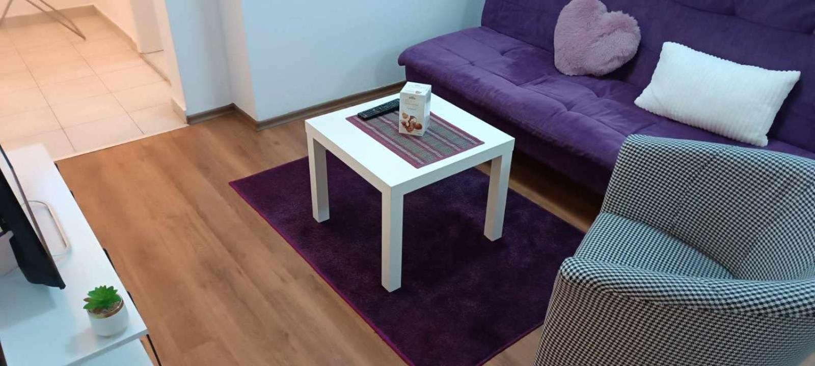Lovely Square Apartment Purple Velvet Скоп'є Екстер'єр фото
