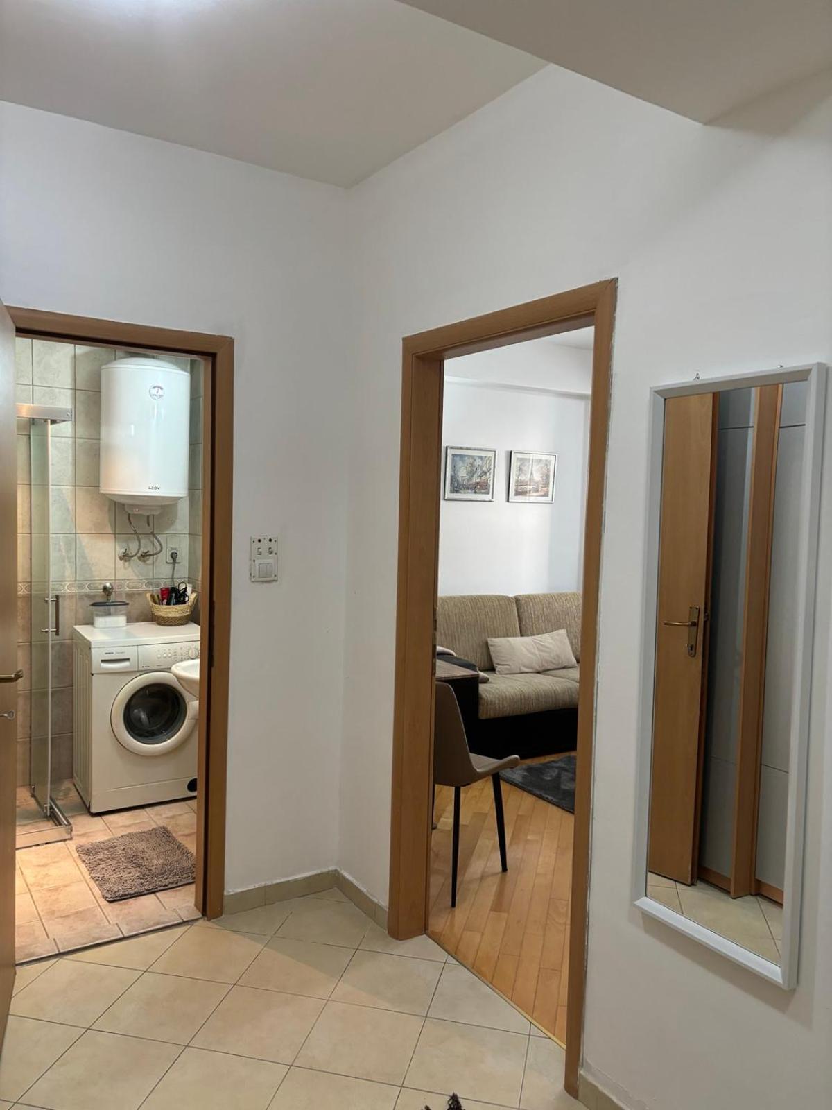 Lovely Square Apartment Purple Velvet Скоп'є Номер фото