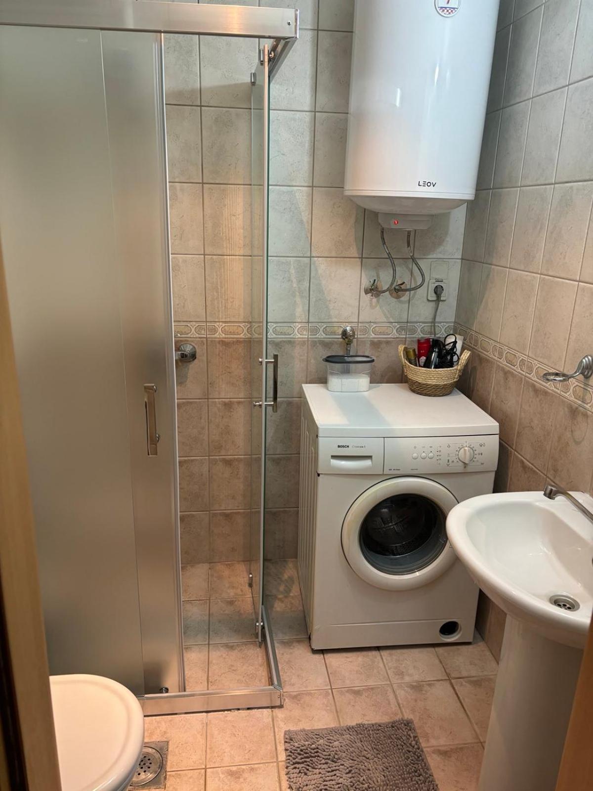 Lovely Square Apartment Purple Velvet Скоп'є Номер фото