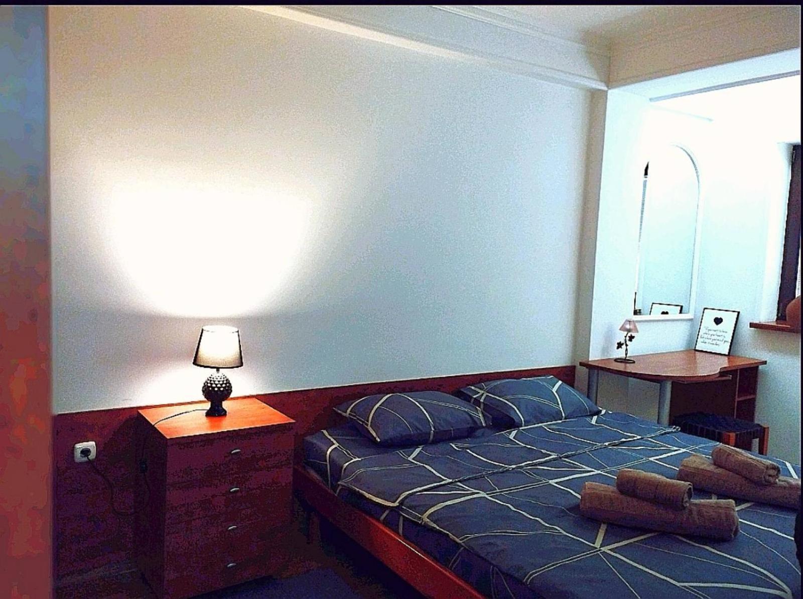 Lovely Square Apartment Purple Velvet Скоп'є Номер фото