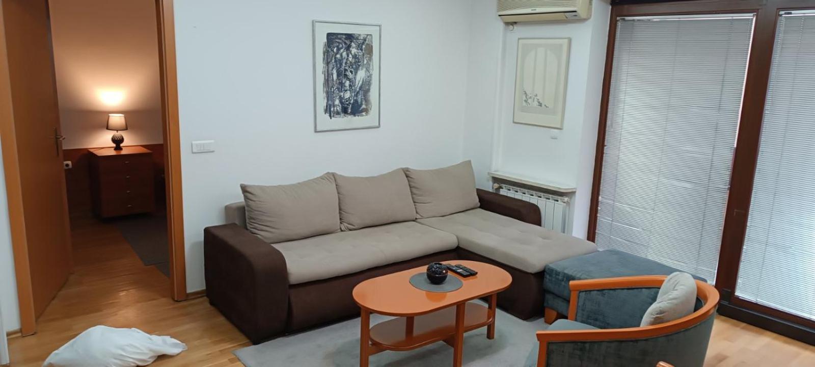 Lovely Square Apartment Purple Velvet Скоп'є Номер фото