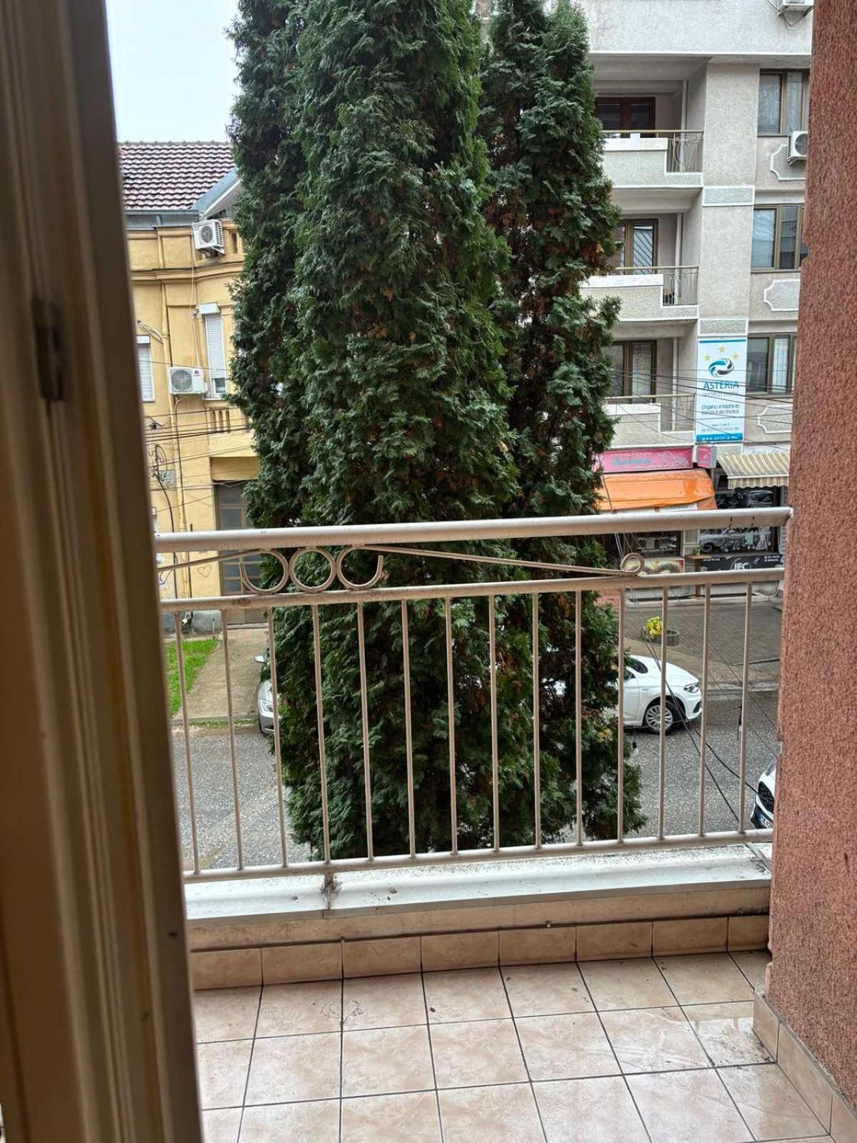 Lovely Square Apartment Purple Velvet Скоп'є Номер фото