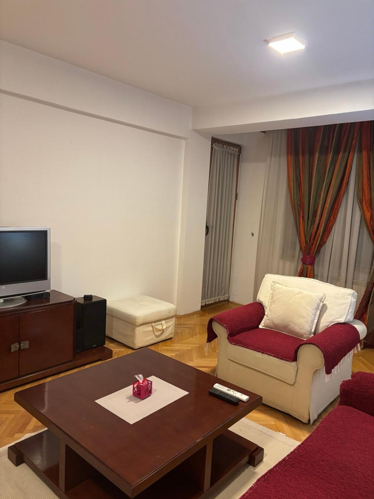 Lovely Square Apartment Purple Velvet Скоп'є Екстер'єр фото