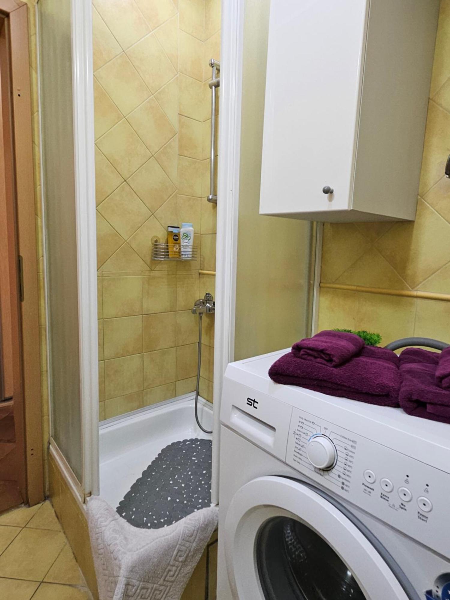 Lovely Square Apartment Purple Velvet Скоп'є Номер фото