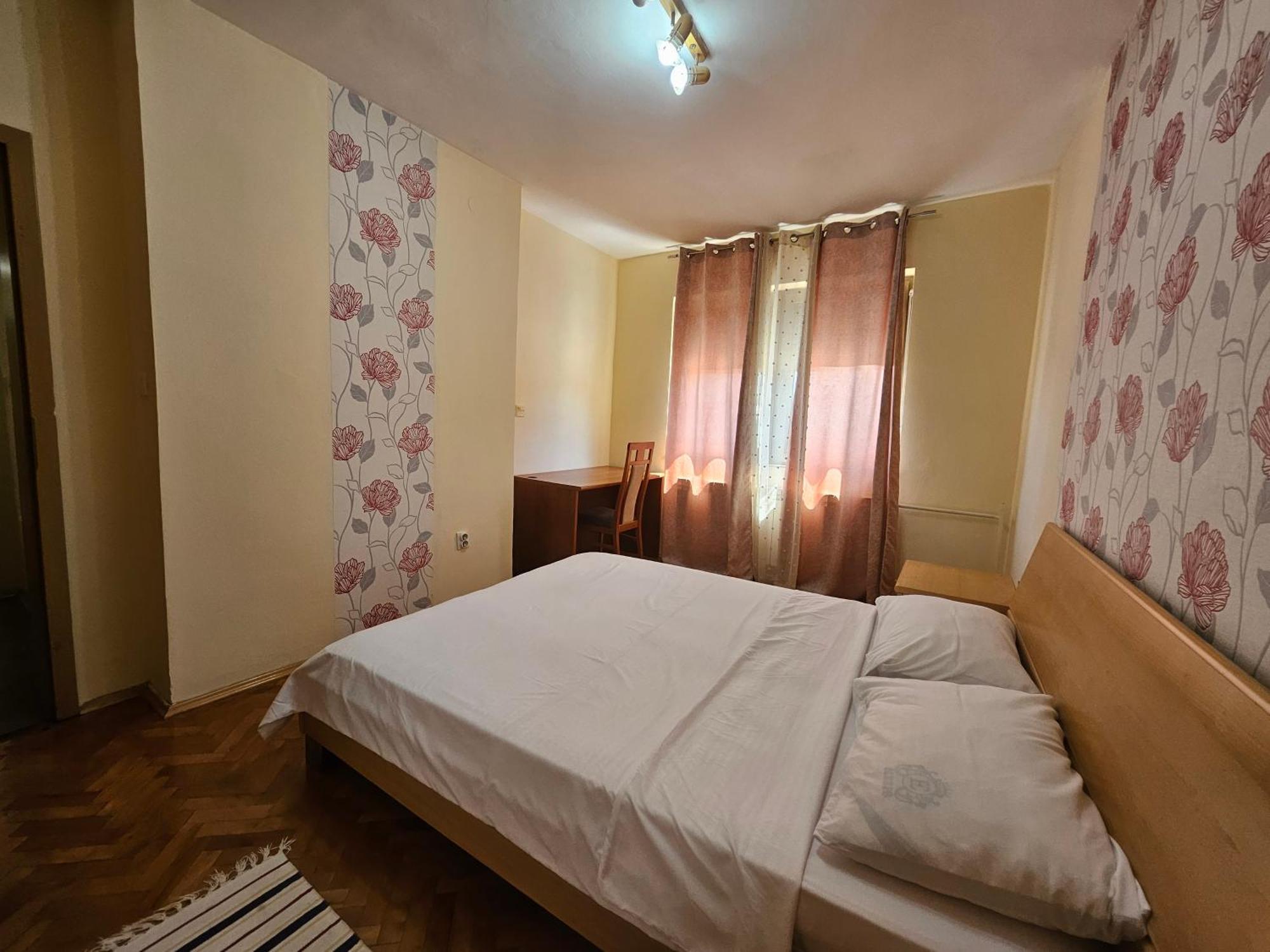 Lovely Square Apartment Purple Velvet Скоп'є Номер фото