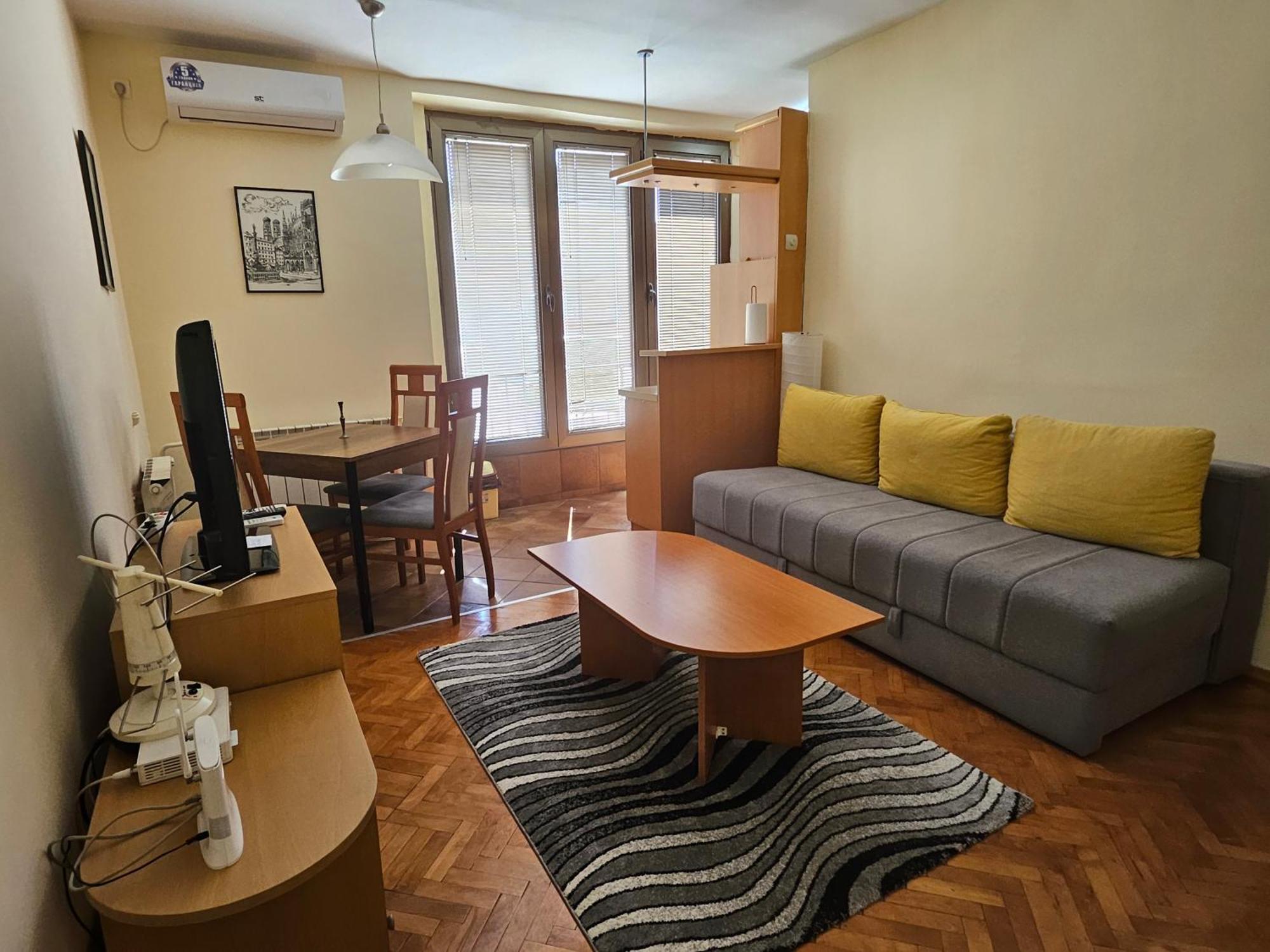 Lovely Square Apartment Purple Velvet Скоп'є Номер фото
