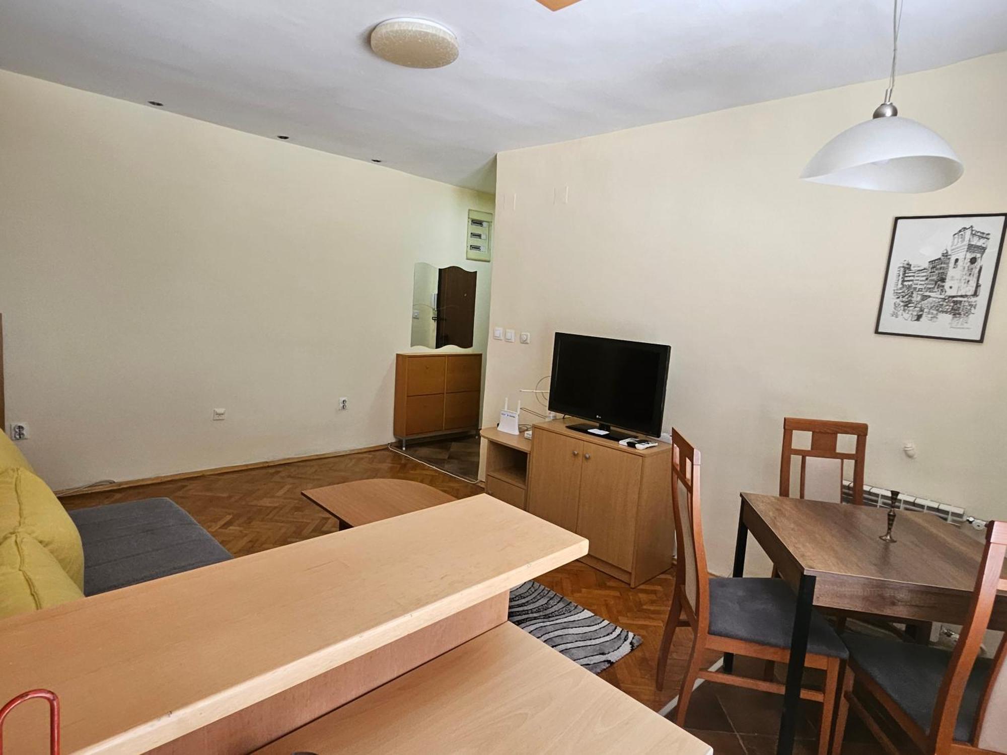 Lovely Square Apartment Purple Velvet Скоп'є Номер фото